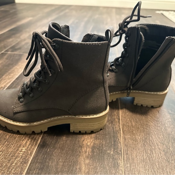 Universal Thread Gray combat boots - Picture 3 of 4